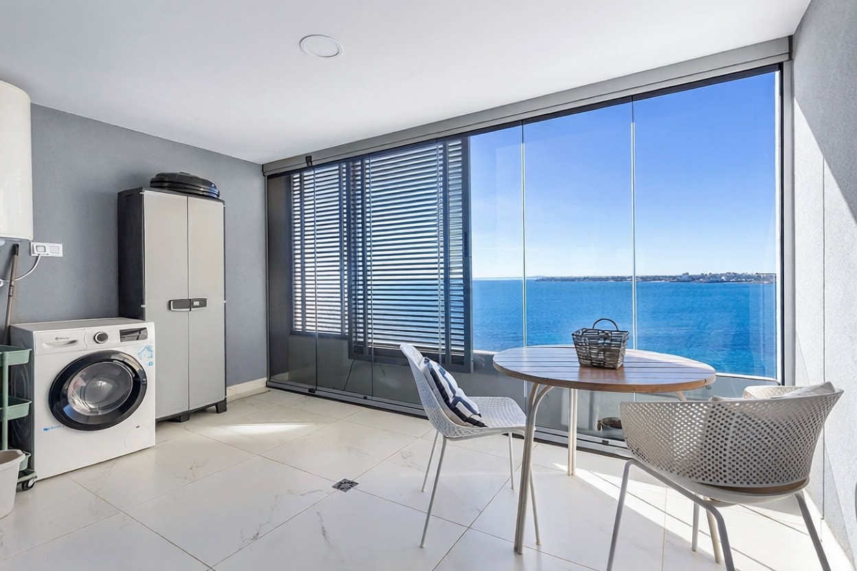 Beachfront flat in Torrevieja — Bedroom