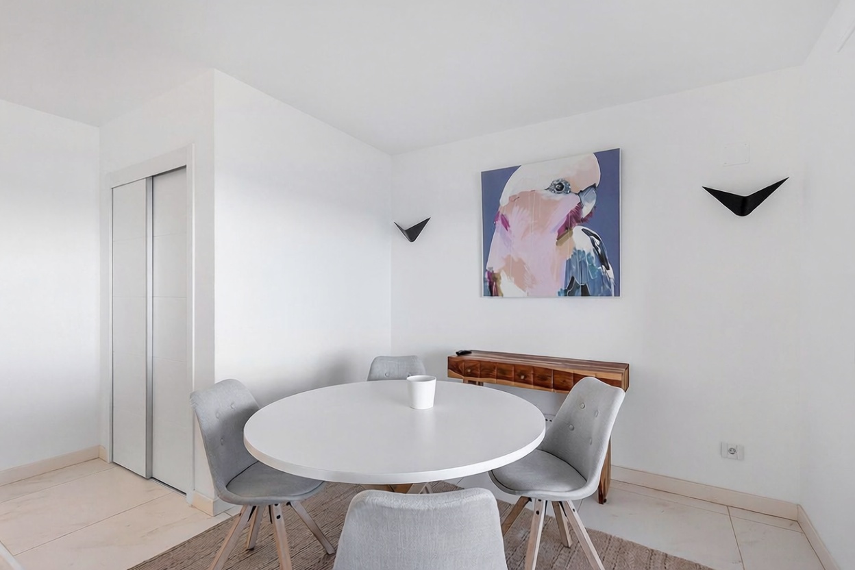 Beachfront flat in Torrevieja — Dining room