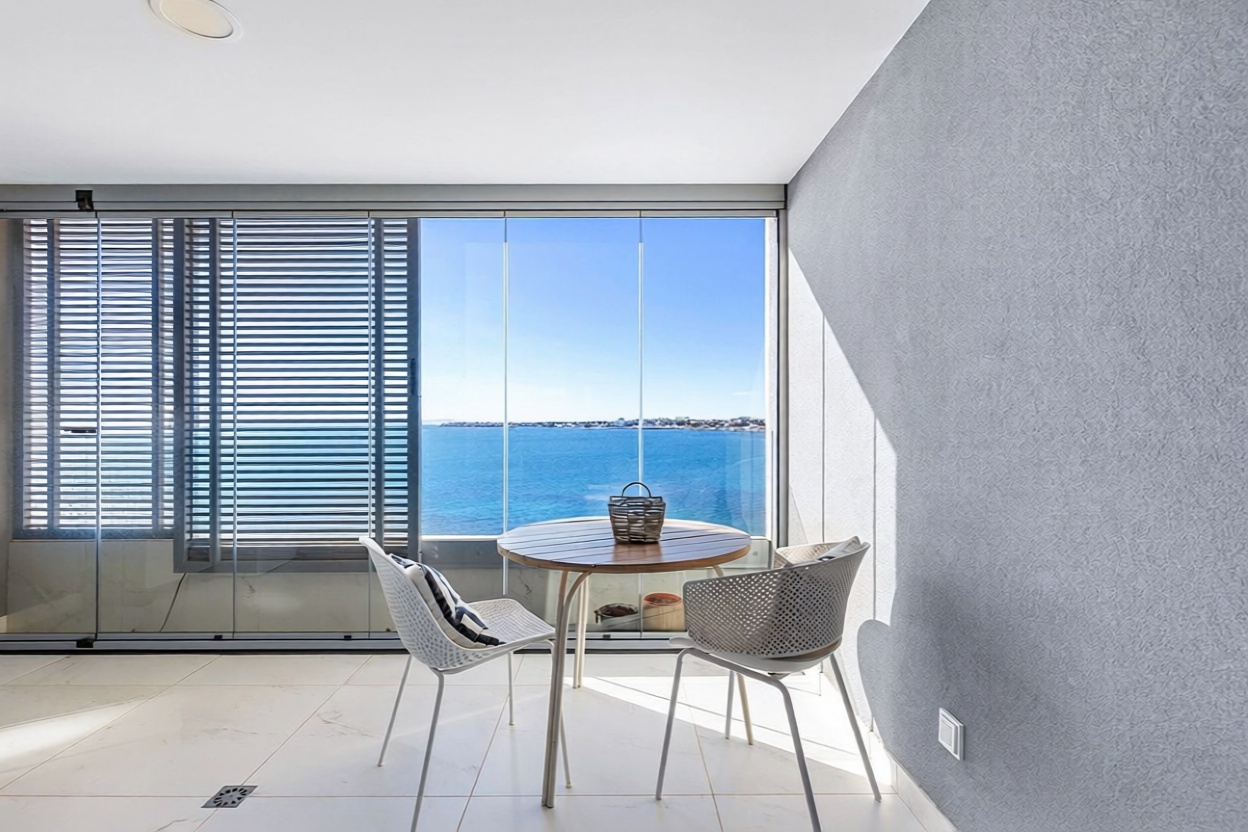 Beachfront flat in Torrevieja — Bathroom