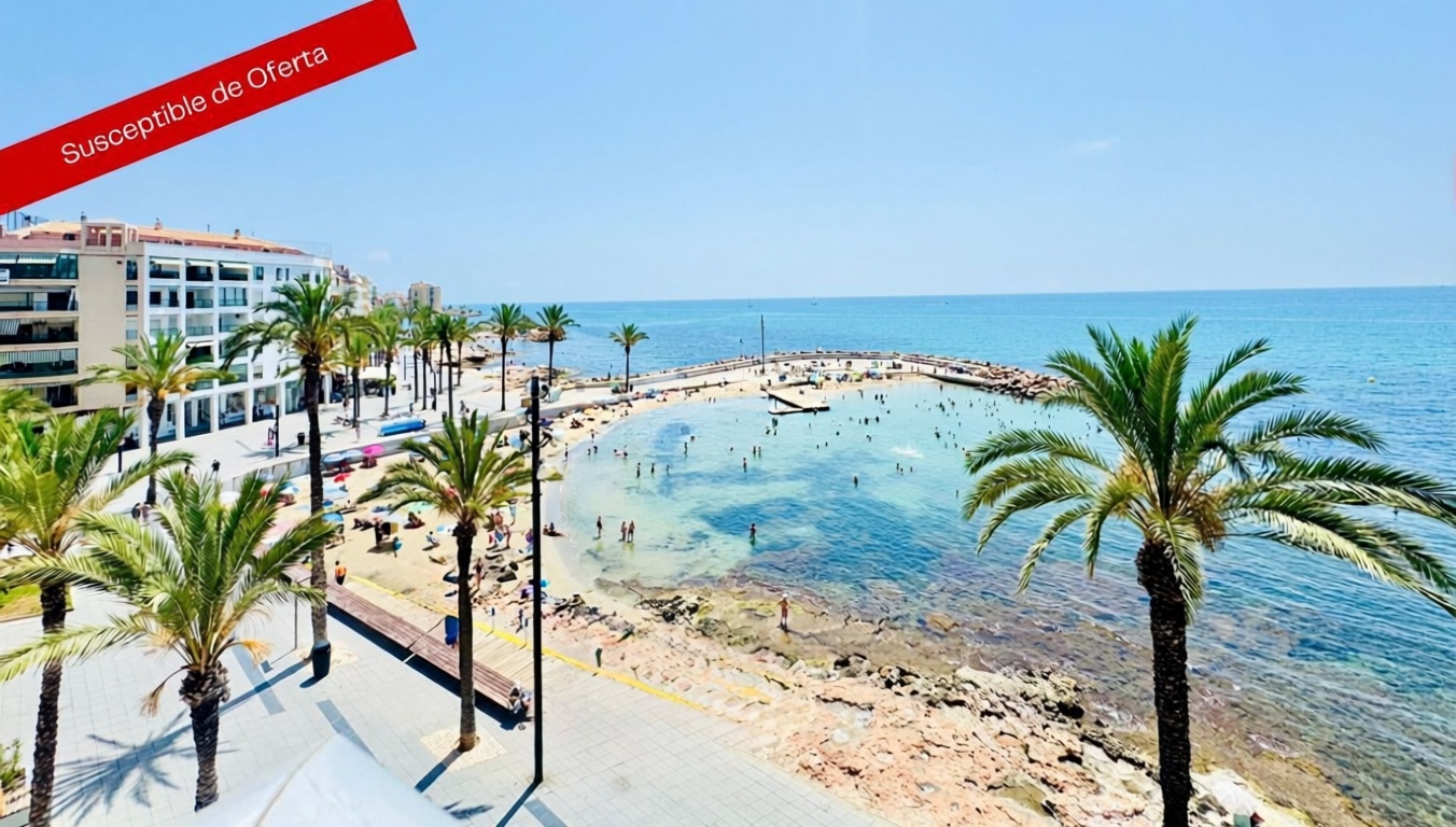 Piso en primera línea de playa en Torrevieja — Vista mar