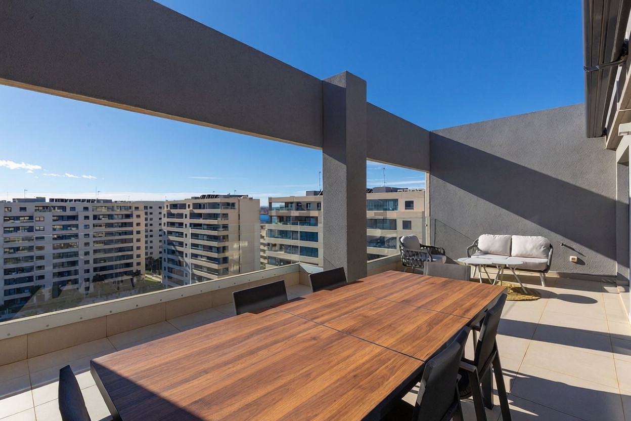 Seafront attic in Torrevieja — Sea terrace