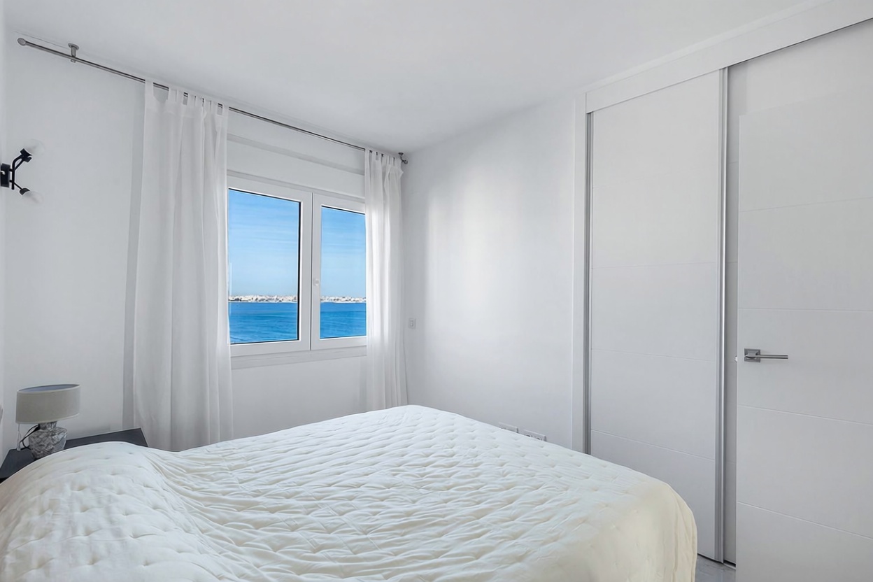 Seafront attic in Torrevieja — Bedroom
