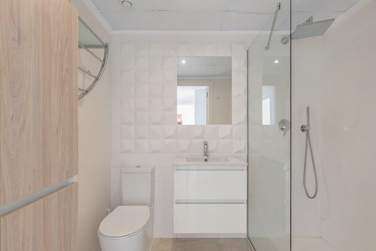 Seafront attic in Torrevieja — Bathroom