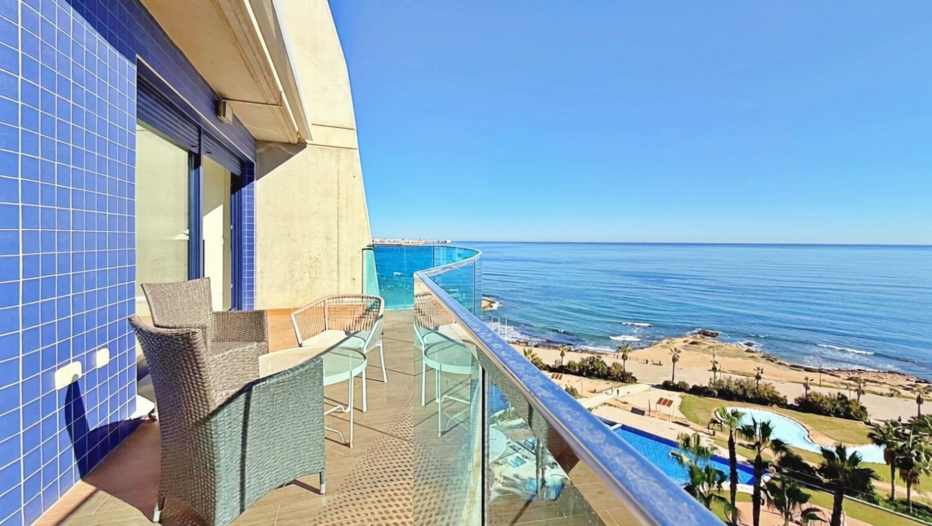 Piso en primera línea de playa en Torrevieja — Terraza mar