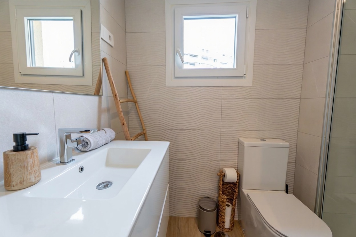Wohnung in erste Strandlinie in Orihuela — Bad