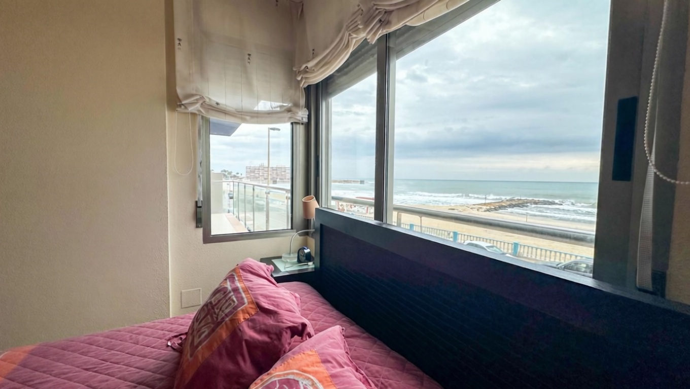 Piso en primera línea de playa en Torrevieja — Baño