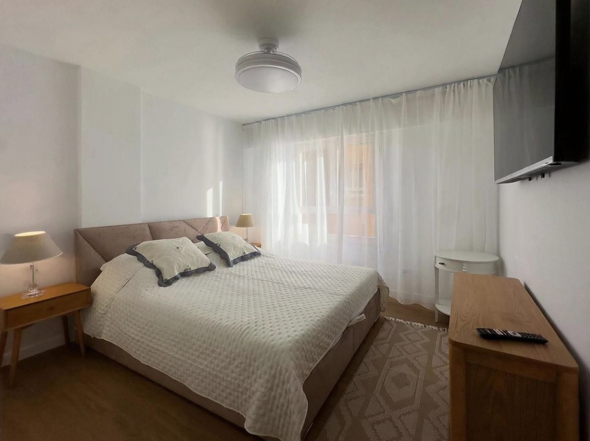 Piso en primera línea de playa en Torrevieja — Dormitorio