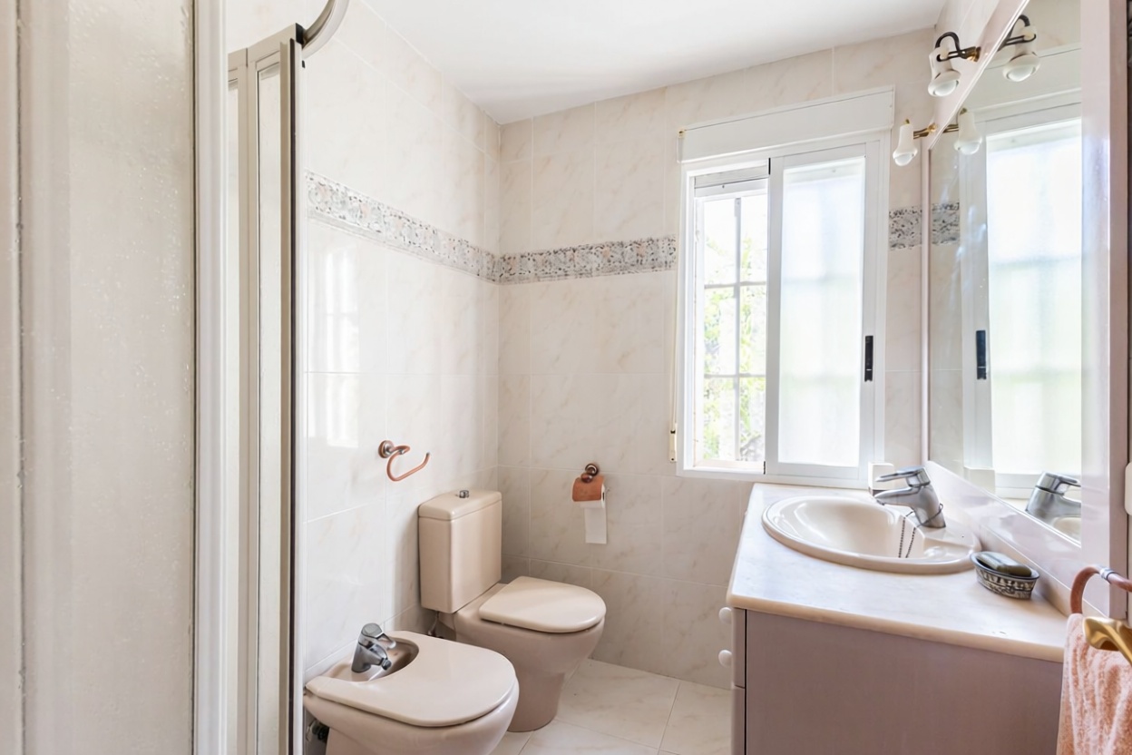 Chalet com acesso direto à praia em Altea — Casa banho