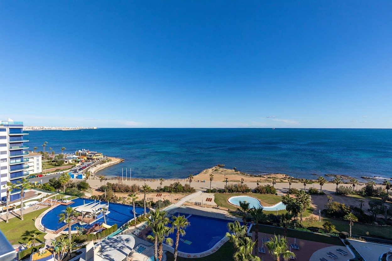 Seafront attic in Torrevieja — Sea view