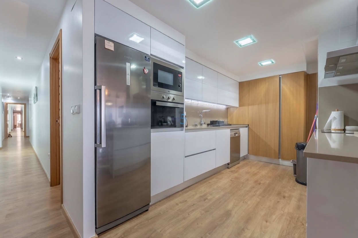 Beachfront flat in Torrevieja — Kitchen