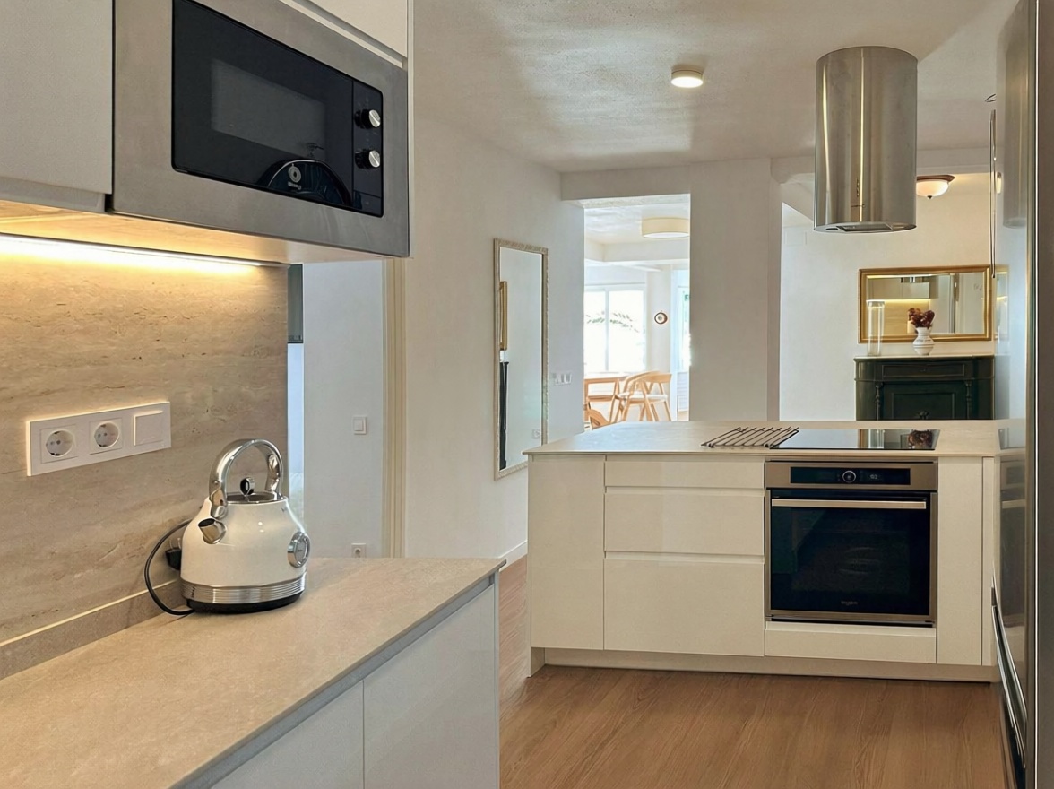 Beachfront flat in Torrevieja — Kitchen