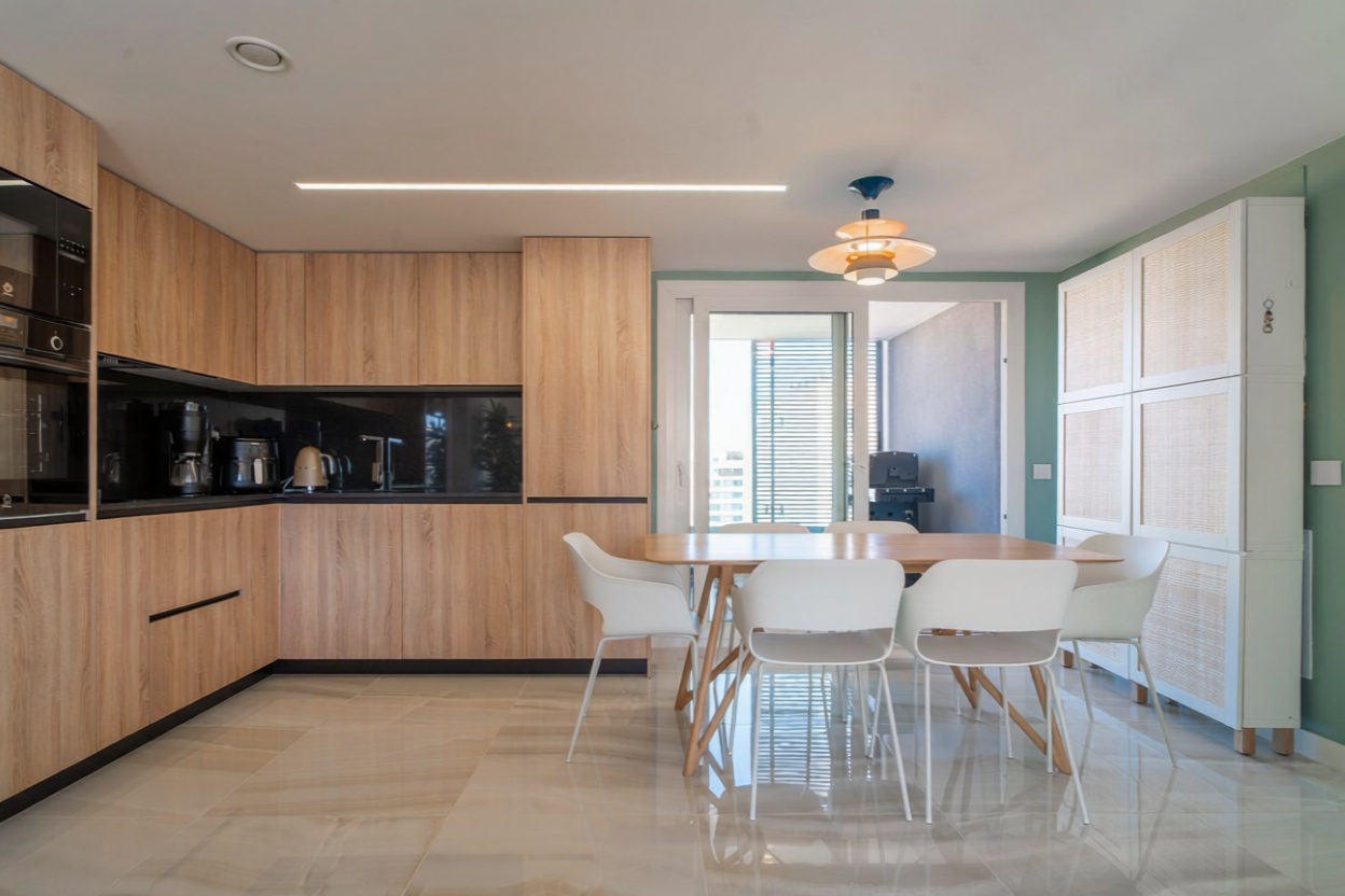 Appartement en première ligne de plage à Torrevieja — Cuisine