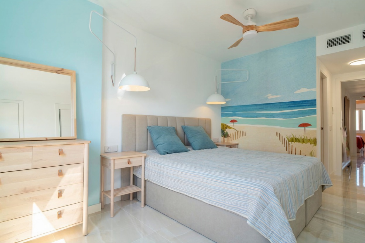 Appartement en première ligne de plage à Torrevieja — Chambre