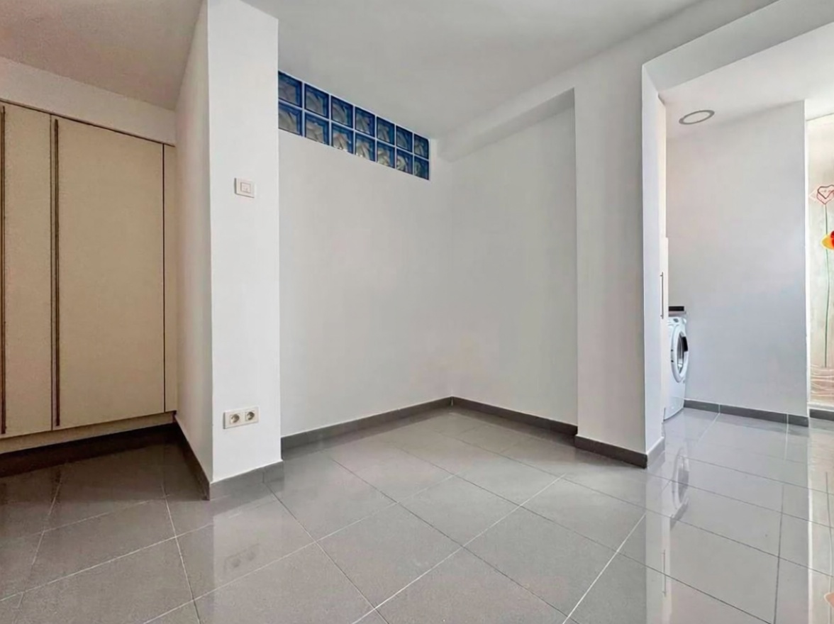 Piso en primera línea de playa en Torrevieja — Dormitorio