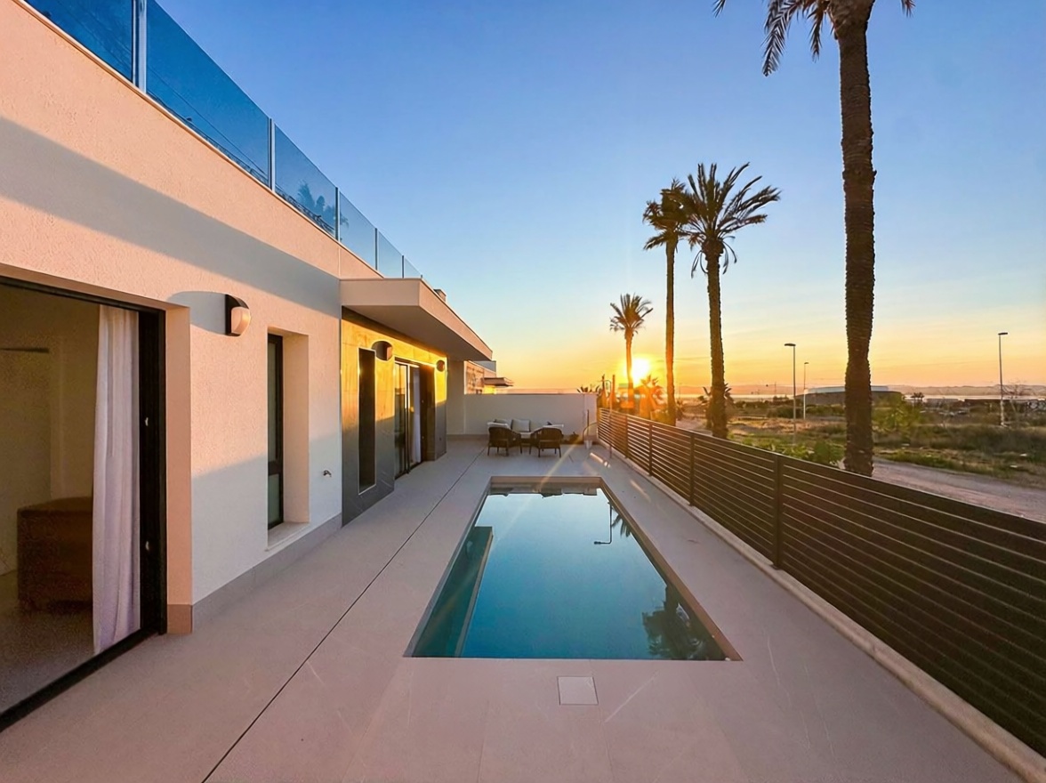 Chalet con acceso directo a playa en Torrevieja