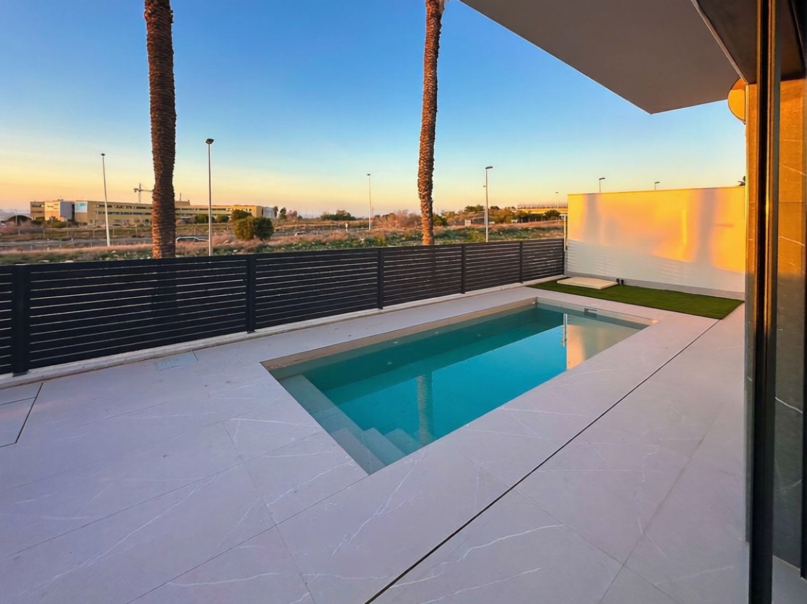 Chalet con acceso directo a playa en Torrevieja — Vista mar