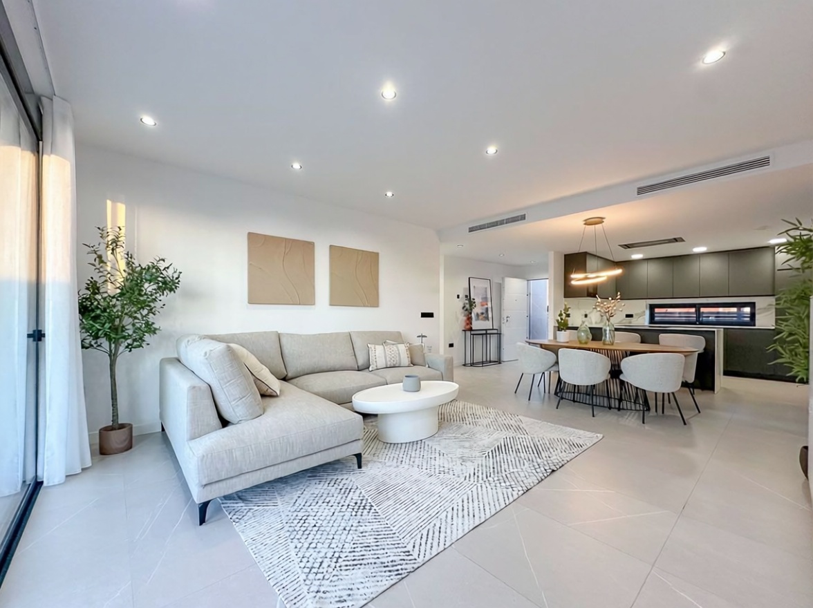 Chalet con acceso directo a playa en Torrevieja — Salón