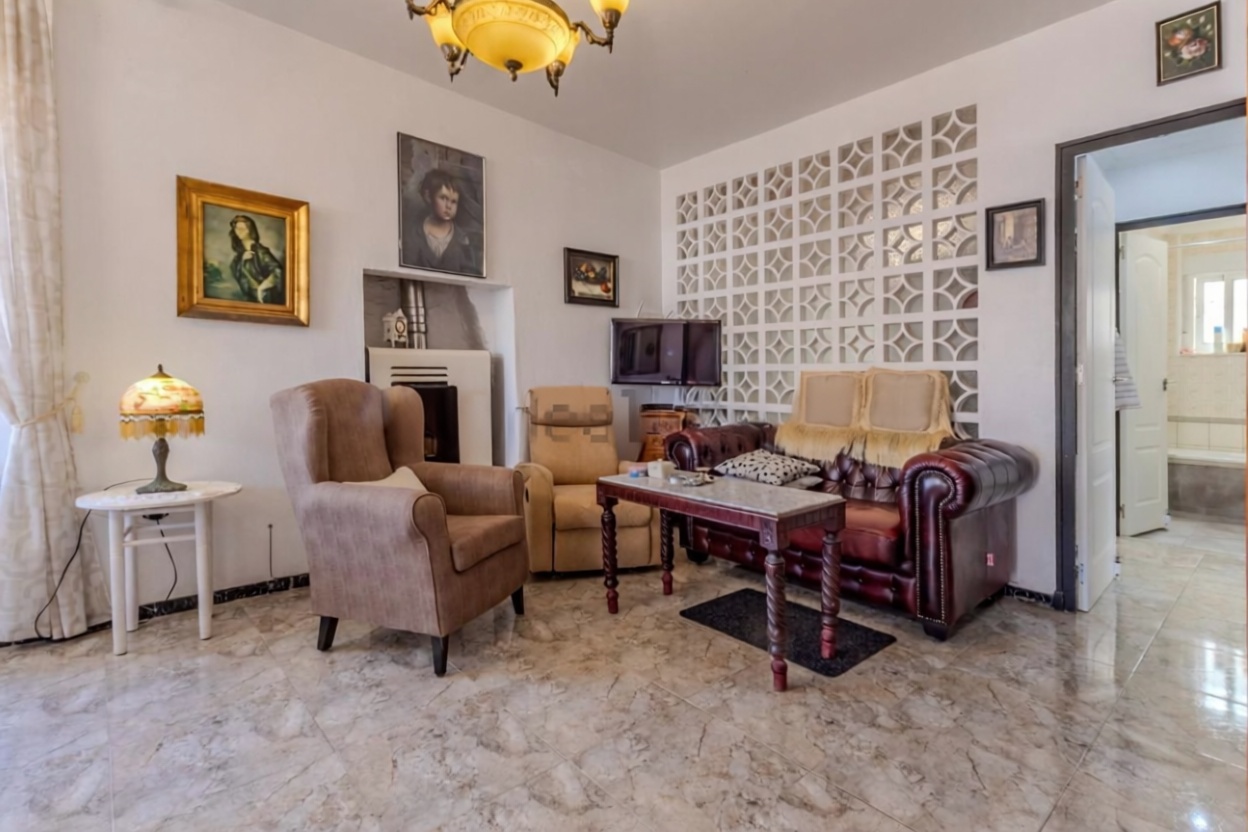 Chalet with direct beach access in Torrevieja — Living room