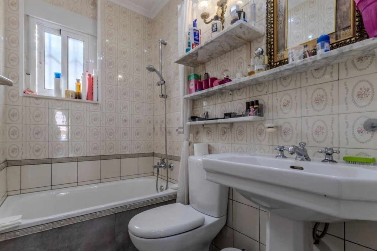 Chalet with direct beach access in Torrevieja — Bathroom