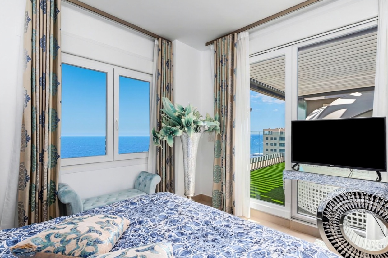 Chalet con acceso directo a playa en Torrevieja — Dormitorio