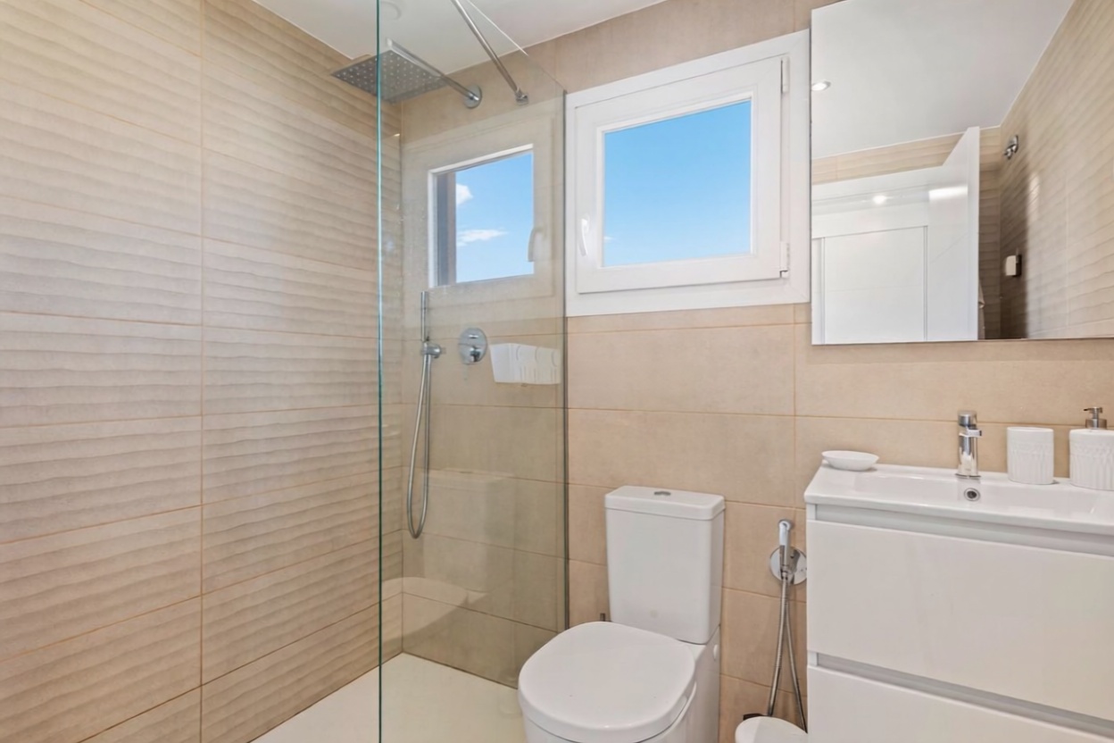 Chalet con acceso directo a playa en Torrevieja — Baño