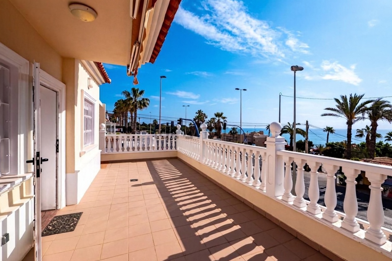 Chalet with direct beach access in Torrevieja
