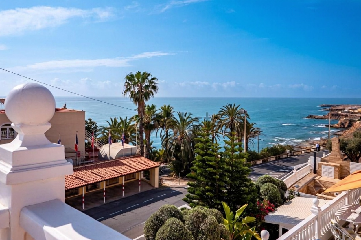 Chalet with direct beach access in Torrevieja — Sea view