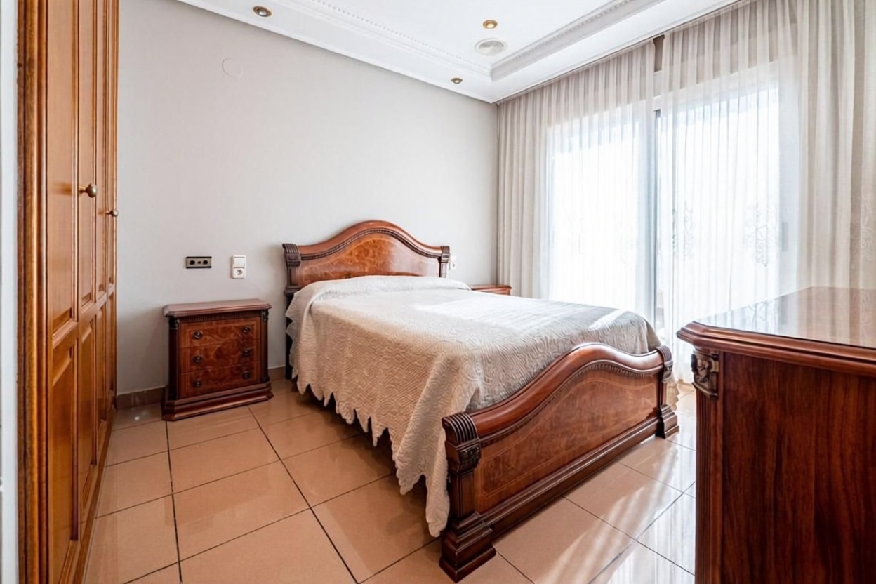 Chalet with direct beach access in Torrevieja — Bedroom