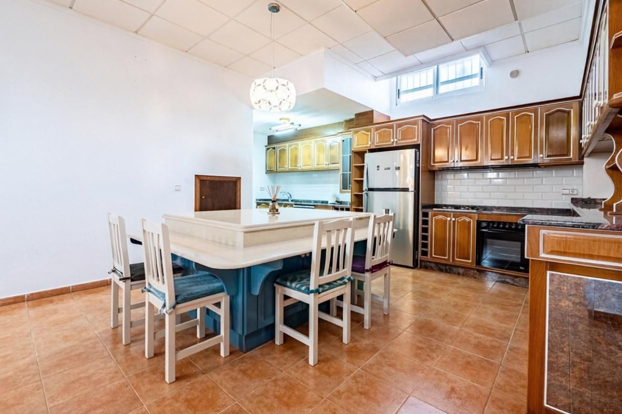 Chalet with direct beach access in Torrevieja — Kitchen