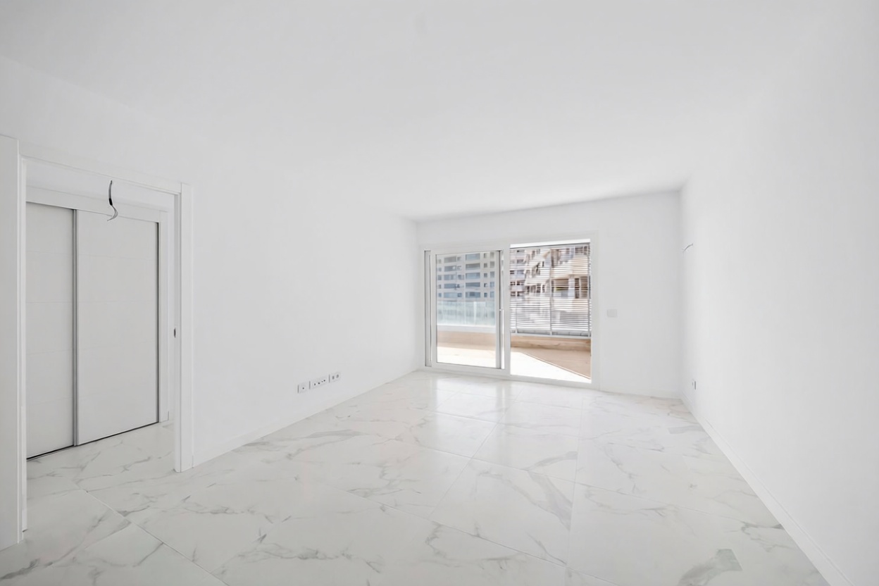Piso en primera línea de playa en Torrevieja — Salón