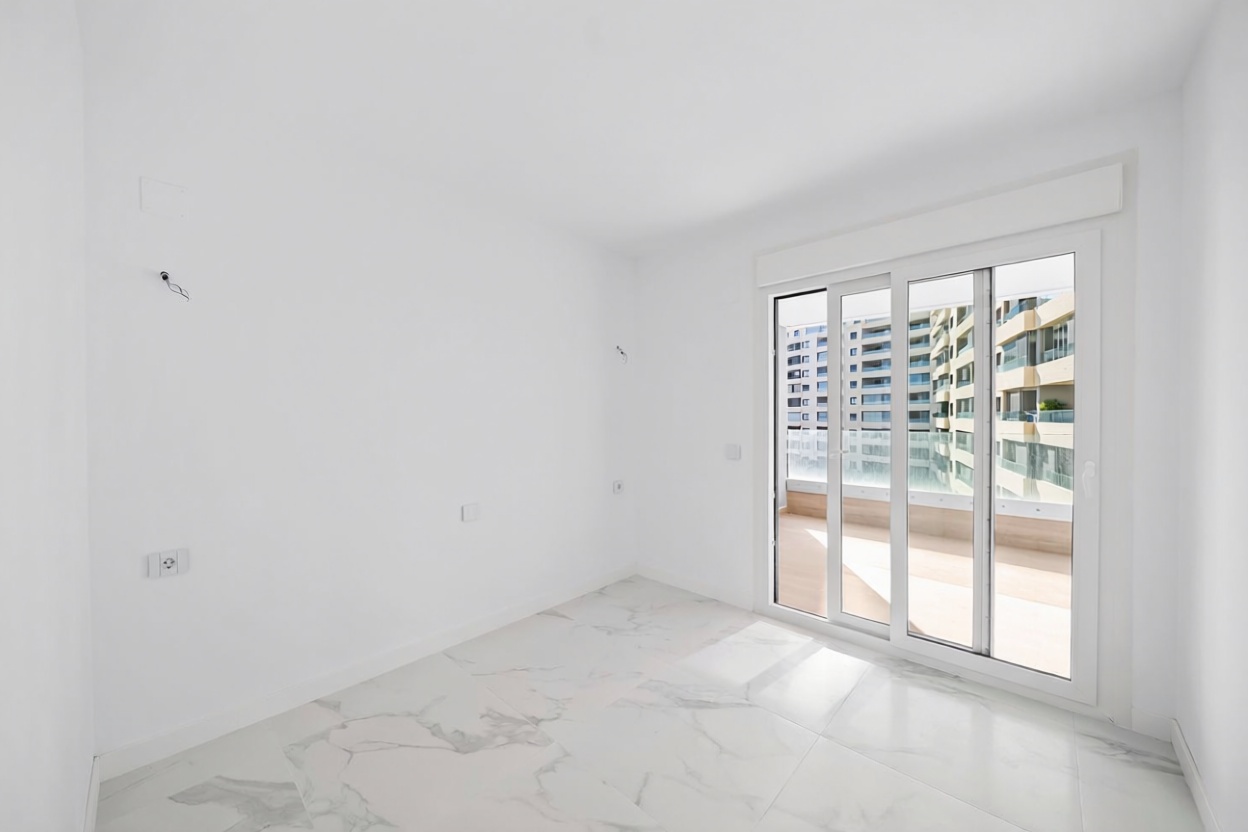 Piso en primera línea de playa en Torrevieja — Dormitorio