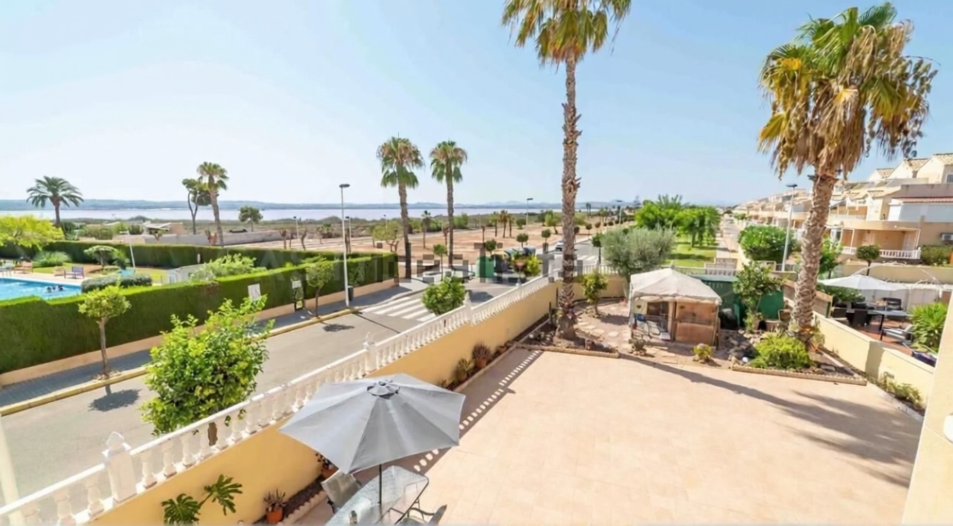 Chalet with direct beach access in Torrevieja