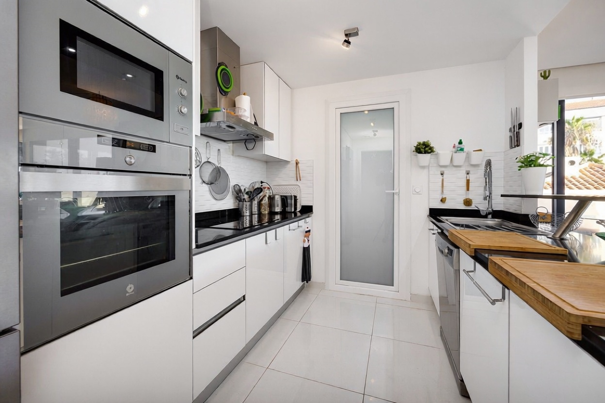 Beachfront flat in Torrevieja — Bedroom