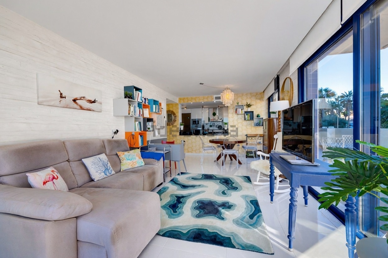 Beachfront flat in Torrevieja — Kitchen