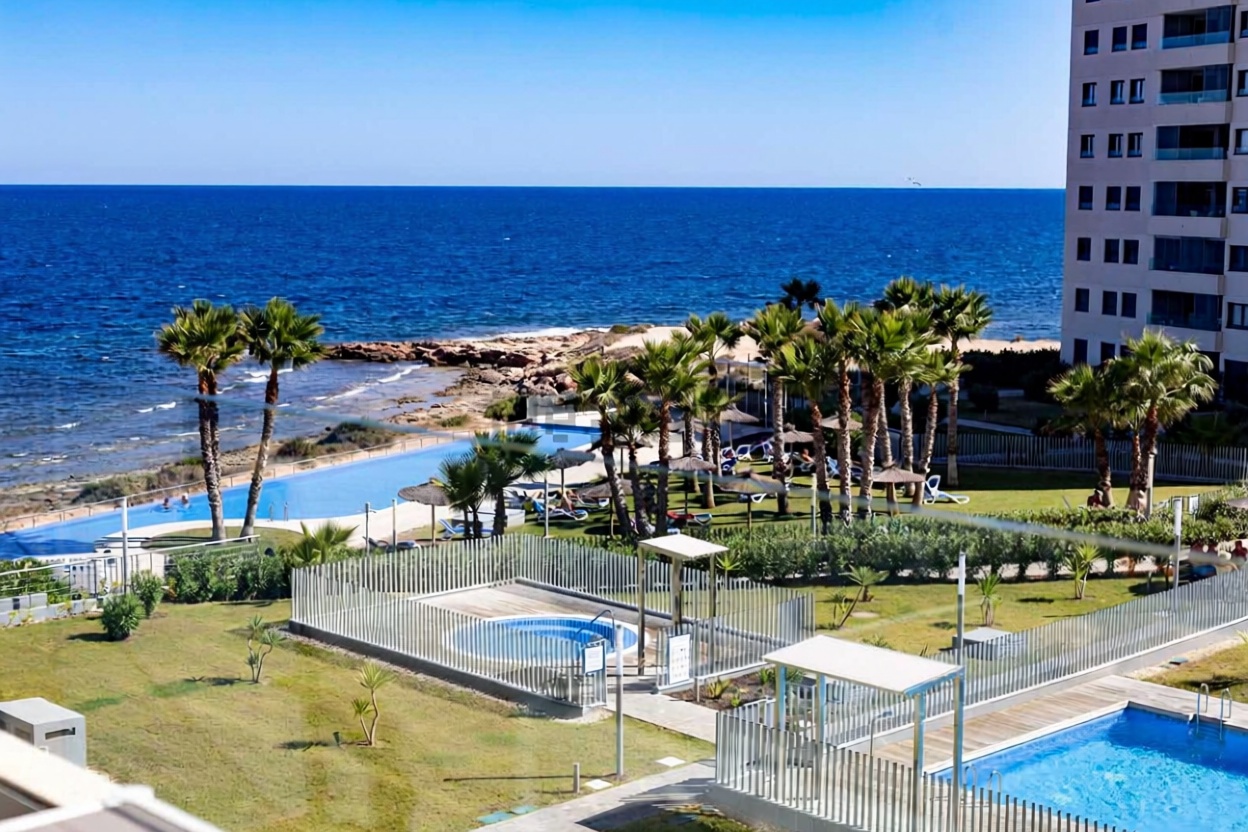 Appartement en première ligne de plage à Orihuela — Vue mer