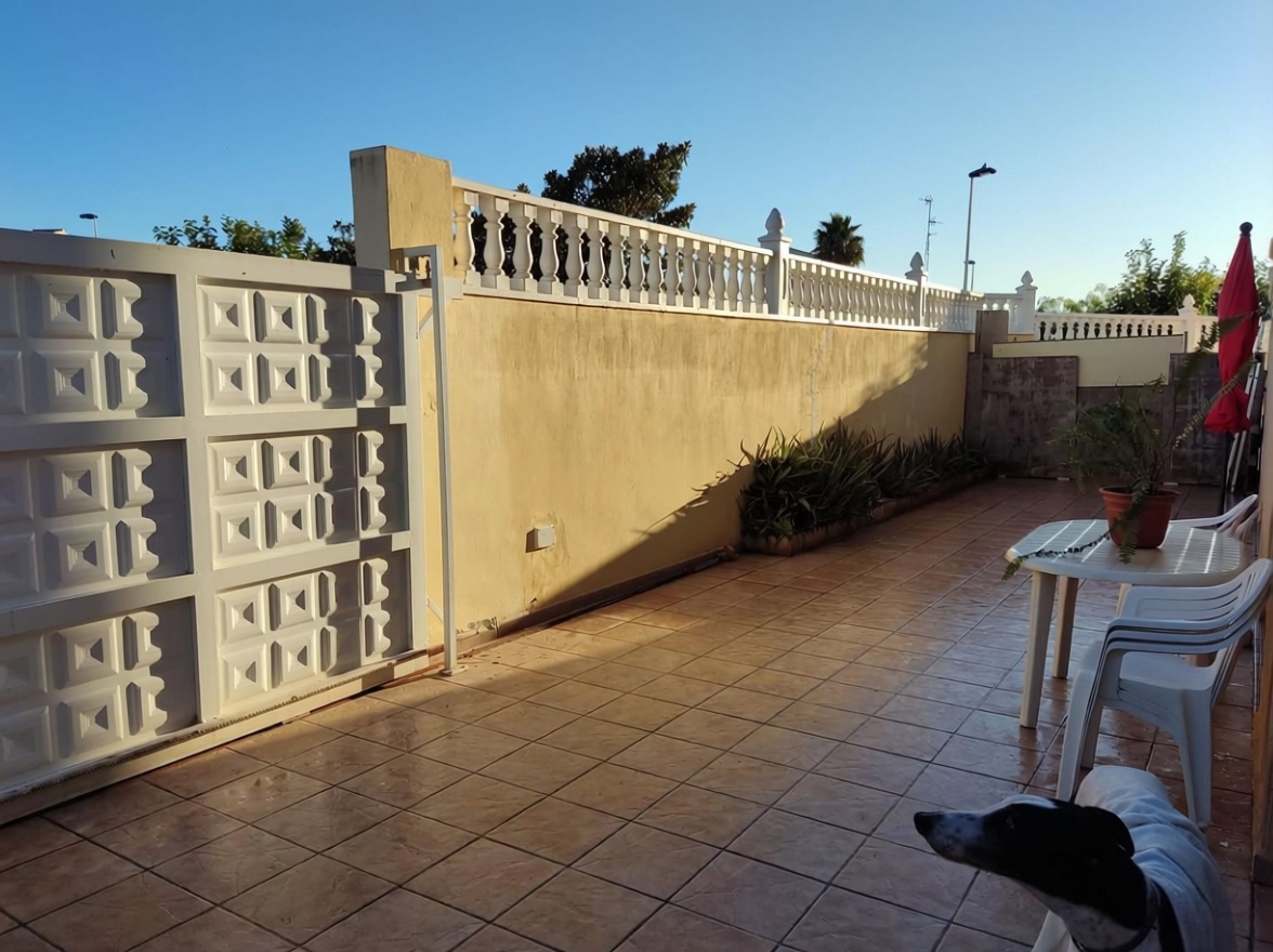 Chalet con acceso directo a playa en Torrevieja — Vista mar