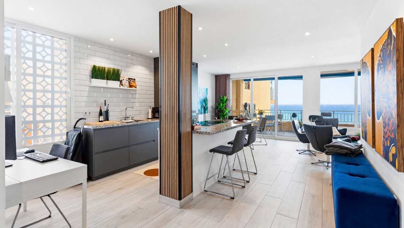 Beachfront flat in Torrevieja — Living room