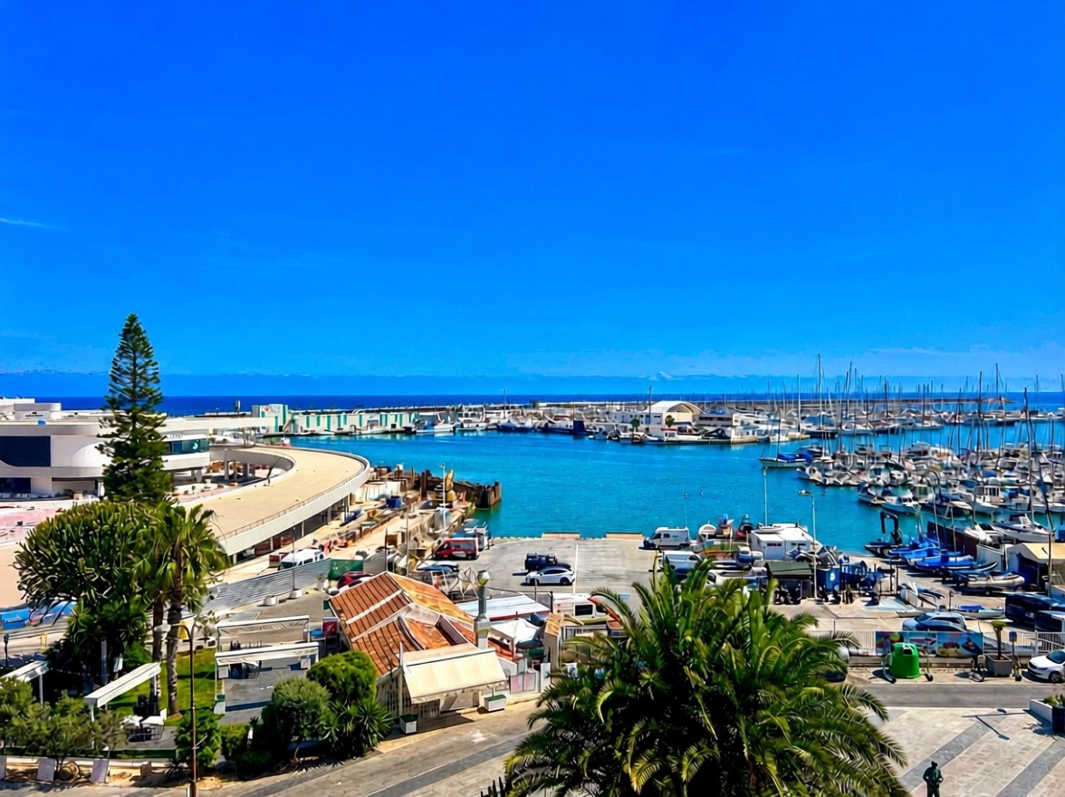 Piso en primera línea de playa en Torrevieja — Vista mar