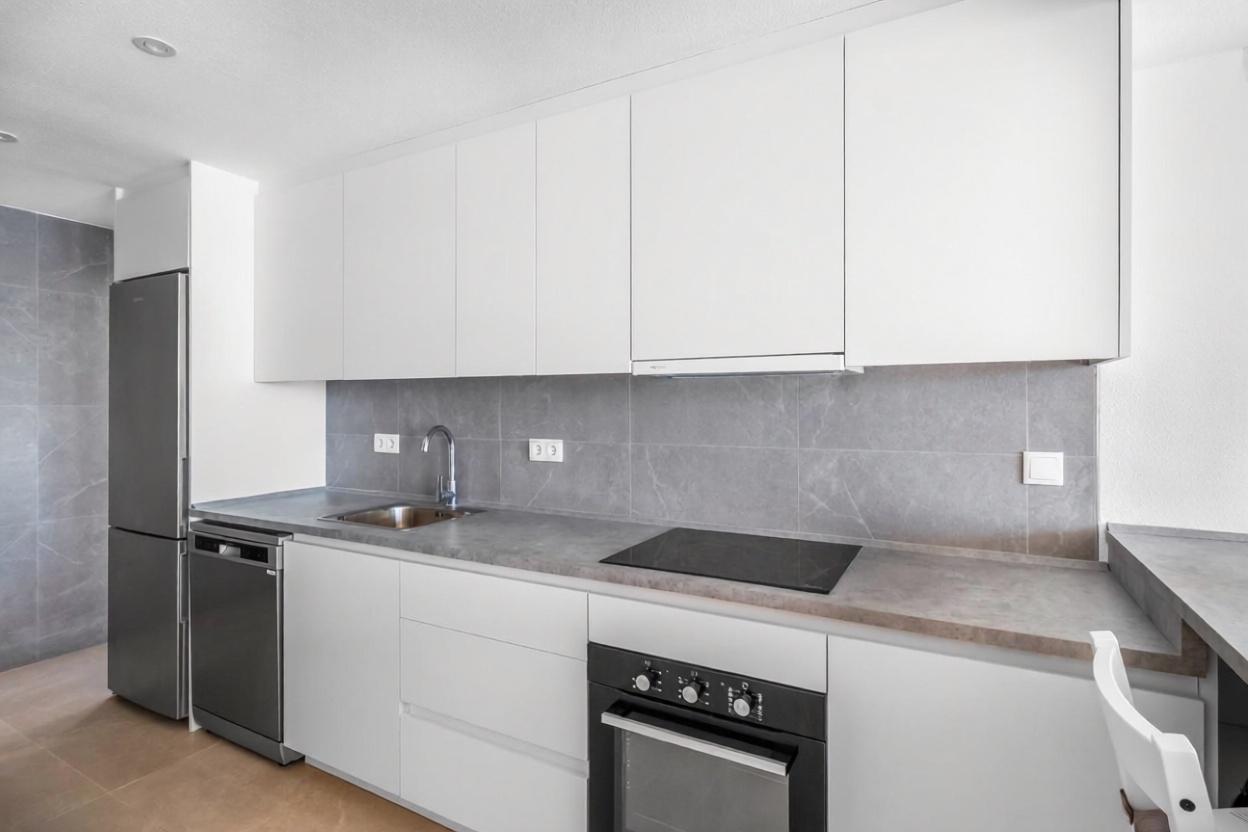 Beachfront flat in Torrevieja — Kitchen