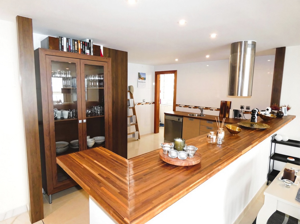 Beachfront flat in Torrevieja — Kitchen