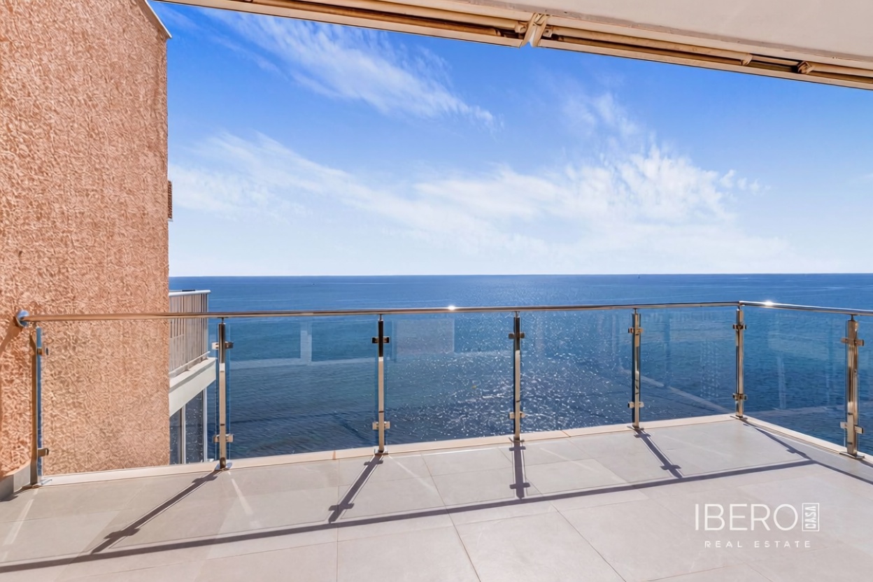 Beachfront flat in Torrevieja — Sea terrace