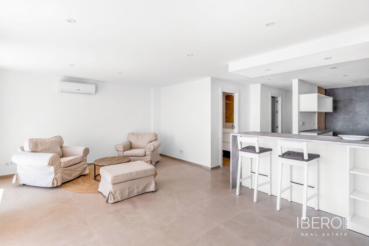Beachfront flat in Torrevieja — Living room