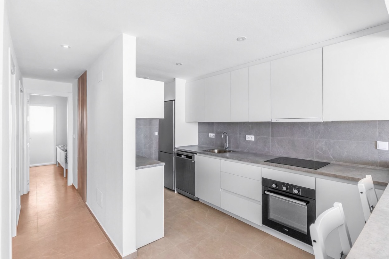 Beachfront flat in Torrevieja — Kitchen