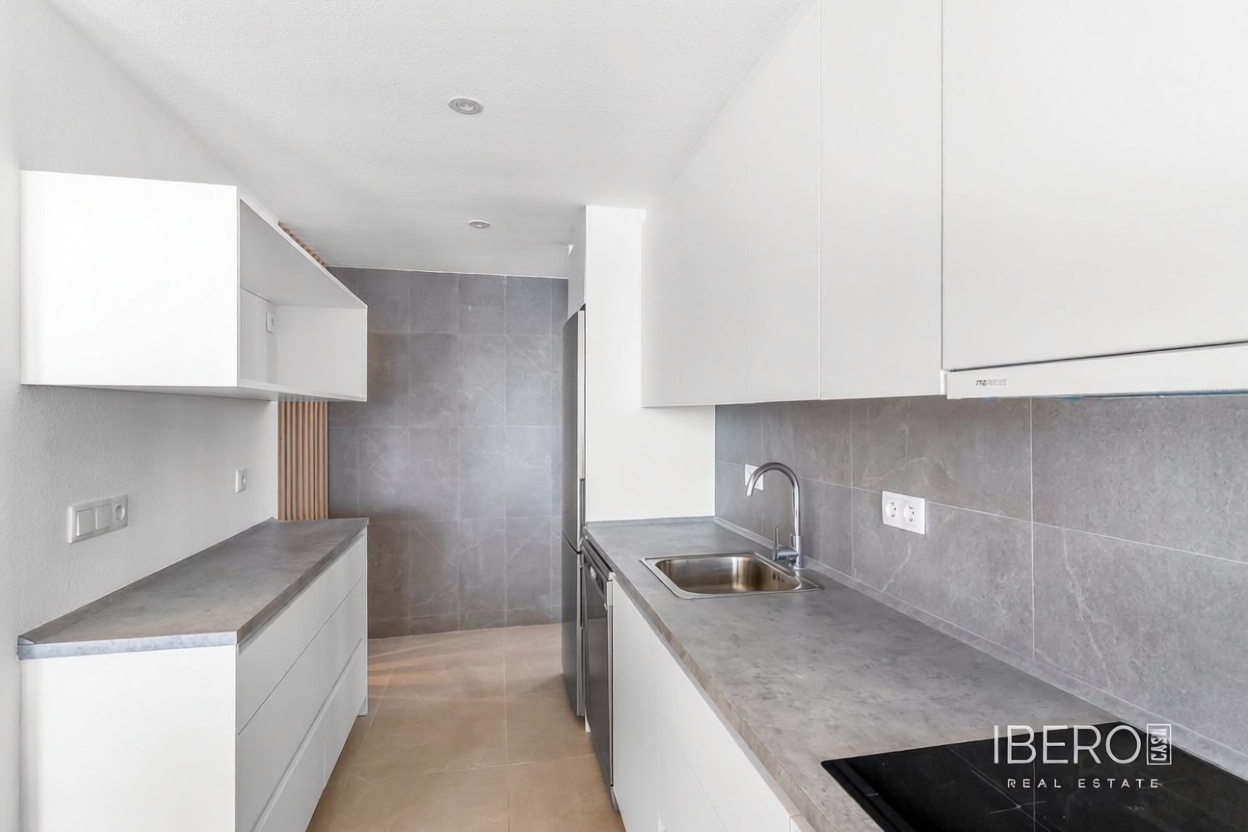 Beachfront flat in Torrevieja — Kitchen