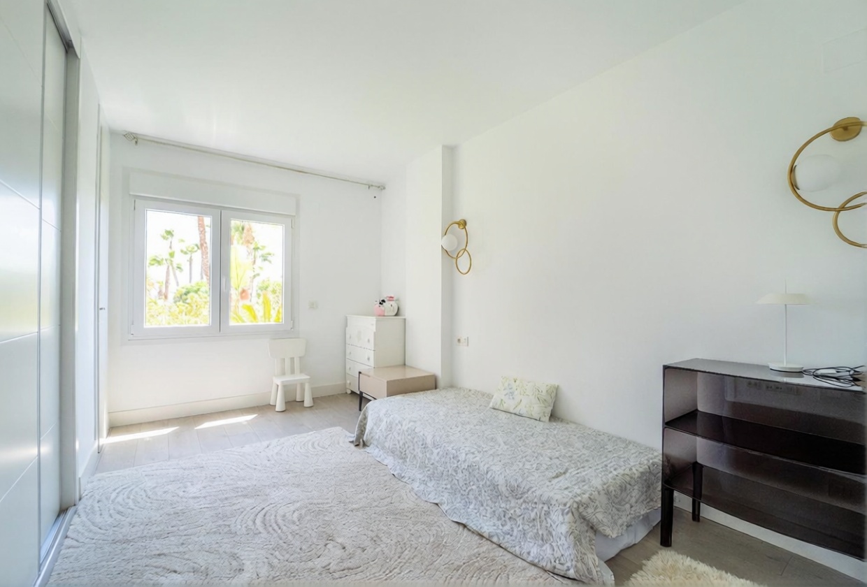 Beachfront flat in Torrevieja — Bedroom