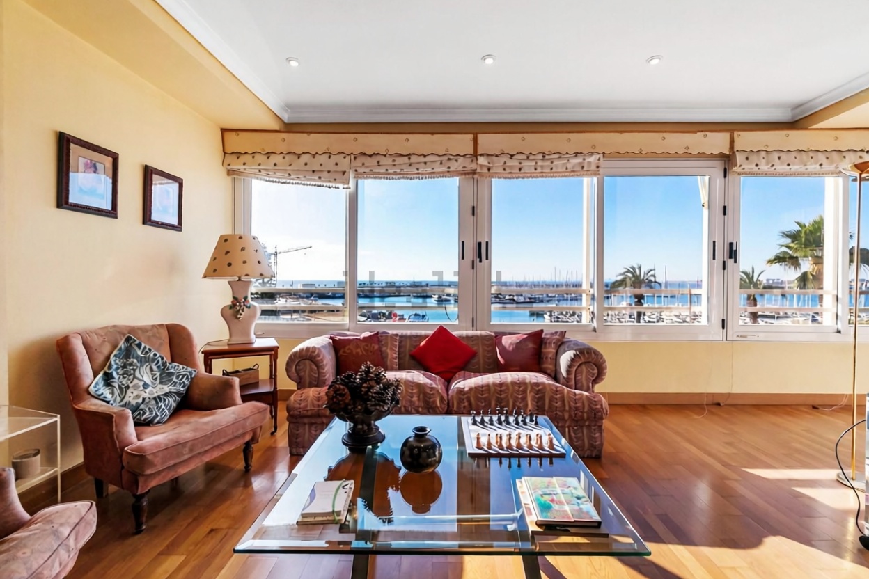 Wohnung in erste Strandlinie in Torrevieja — Wohnzimmer
