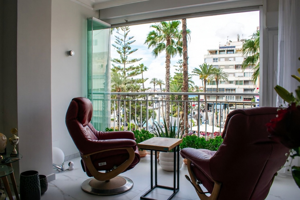 Piso en primera línea de playa en Torrevieja — Terraza mar