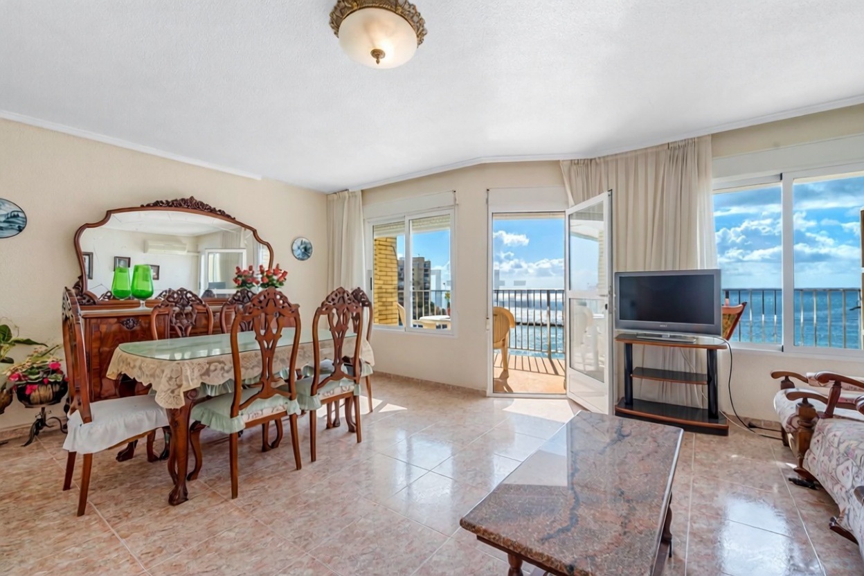 Beachfront flat in Torrevieja — Living room