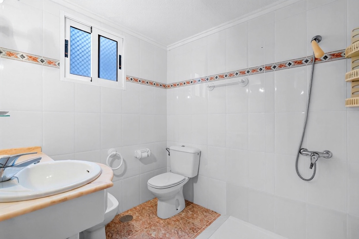 Beachfront flat in Torrevieja — Bedroom