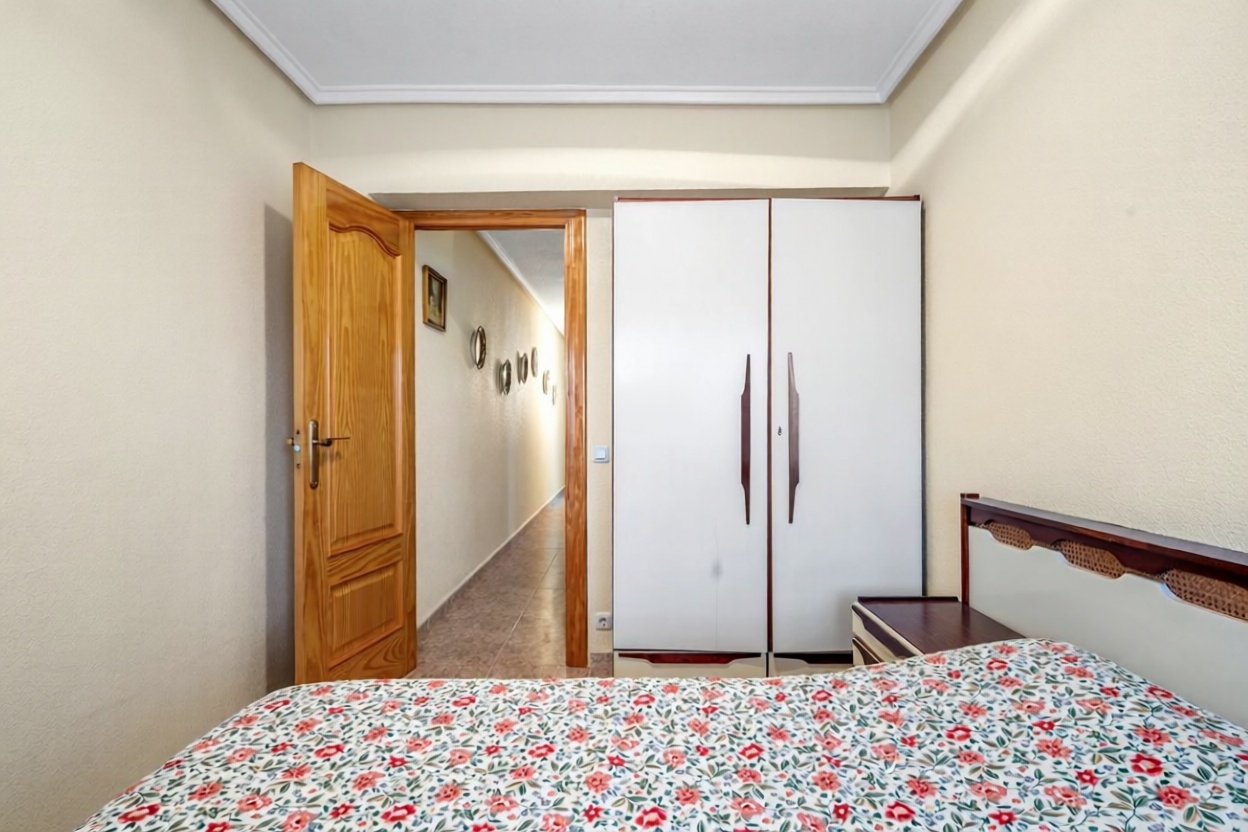 Beachfront flat in Torrevieja — Bathroom
